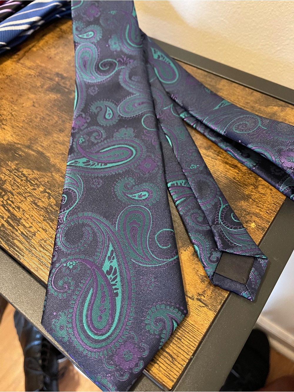 Hisdern: Men's Paisley Dress Tie in Teal and Purple